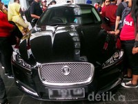 Mobil Jaguar milik Depe ini ditaksir seharga Rp 1,35 miliar. Asep/detikHOT.