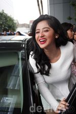 Ini Mobil Jaguar Dewi Persik