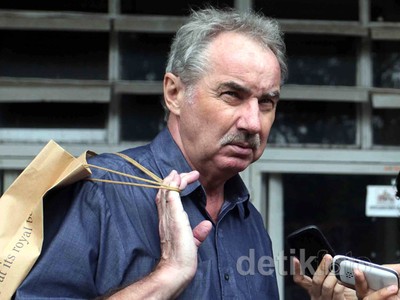 Alfred Riedl Datangi Kantor PSSI