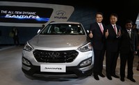 Hyundai merilis mobil Santa Fe untuk pertama kali di India. Reuters/Adnan Abidi.