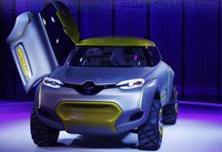 Pabrikan Prancis, memperkenalkan mobil konsep Renault KWID. Reuters/Anindito Mukherjee