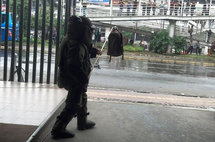 Simulasi Demo, Polisi Amankan Tas Berisi Bom dari Kantor Bawaslu