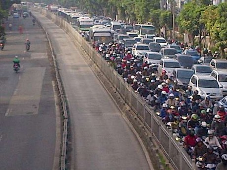Tilang Rp 500 Ribu Tak Mempan, Pemotor Terobos Lagi Busway di Mampang