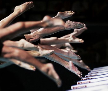 Kompetisi renang 15th FINA World Championships di Palau Sant Jordi diabadikan dalam cara yang berbeda. (kredit foto: Adam Pretty)