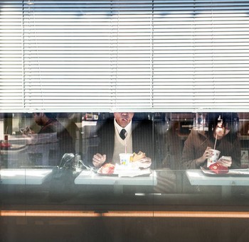 Foto ini dideskripsikan sebagai the world as seen from the outside. (kredit foto: Salvatore Calafato)