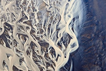 Pemandangan delta di Islandia dilihat dari atas. (kredit foto: Emmanuel Coupe)