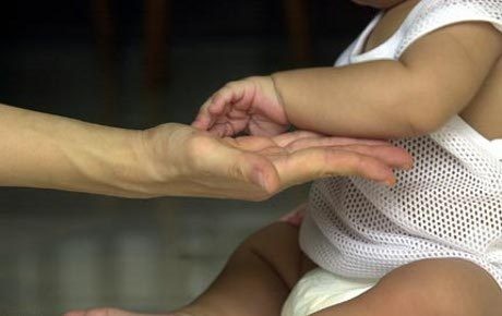 Banting Bayi ke Lantai, Polisi China Dibui 3 Tahun