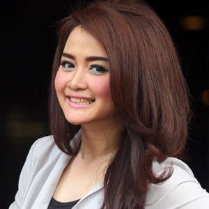 Kisah Sukses Si Centil Vega Darwanti (2)