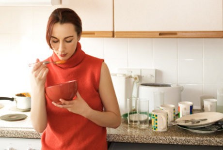 Ahli Gizi: Ini Manfaat Konsumsi Air Putih dan Kuah Sayur Bening Saat Diet
