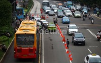 Aksi simulasi pengamanan Pemilu 2014 sudah dimulai, arus lalu lintas dari Jl Sudirman menuju ke Jl Thamrin pun ditutup. Kendaraan bermotor yang menuju ke Sarinah pun melintasi jalur sebaliknya atau contra flow.