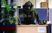 Simulasi dimulai dengan penemuan benda mencurigakan dari lantai 3 kantor Bawaslu di Jalan MH Thamrin, Jakarta Pusat