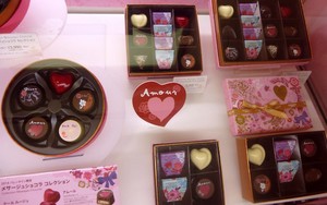 Wow! Ada Air Terjun dan Lipstik Cokelat di Salon du Chocolat Jepang!
