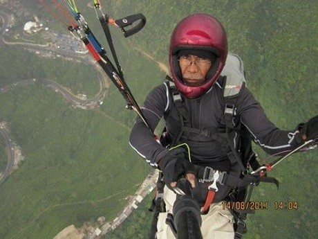 Perkenalkan Opa David, Bapak Paralayang Indonesia