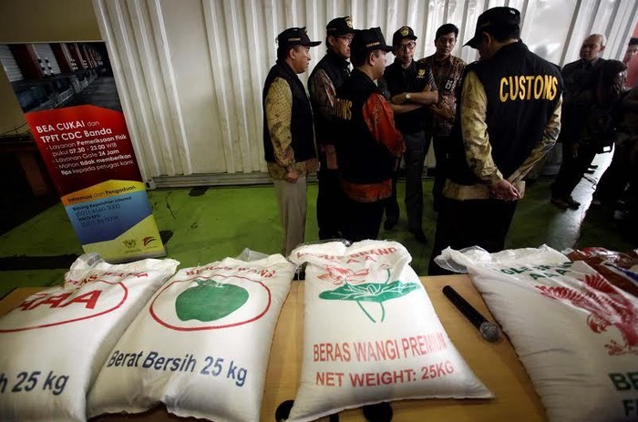 Bea Cukai Tahan 32 Kontainer Beras Impor Asal Vietnam