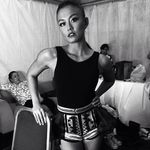 10 Gaya Simple dan Seksi Agnes Monica dengan Tank Top