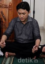 Arya Wiguna Jalani Sumpah Pocong