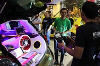 Selain interior dan sistem penggerak gandanya, salah satu kecanggihan mobil ini adalah mobil bisa dijalankan sendiri dengan menggunakan remote control standar untuk mobil RC. (Dadan/detikOto).