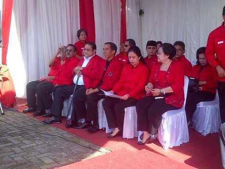 Makin Jauh Tertinggal, Akankah Mega Restui Jokowi Nyapres?
