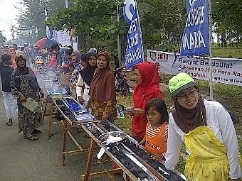 Menunggu Ikan Dencis di Pantai Panjang Bengkulu