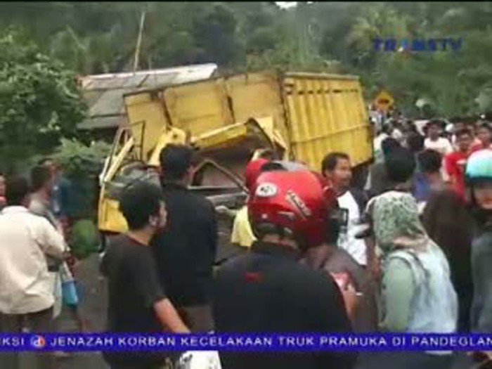 Truk Pengangkut Pramuka Terguling, 6 Orang Tewas