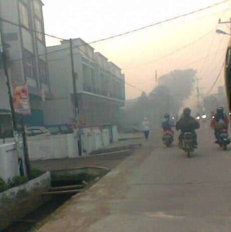 Tertutup Kabut Asap, Sinar Mentari Tak Terlihat di Pontianak