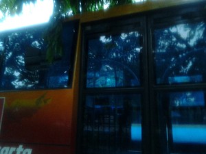 Ini Penampakan Lubang Bekas Tembakan di Badan Bus TransJ Koridor IX