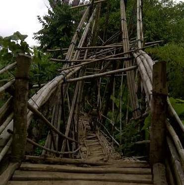 Duh! Ada Jembatan Reyot Seperti Ini di Cianjur