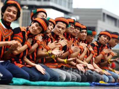 Menari Tari Saman di Bundaran HI