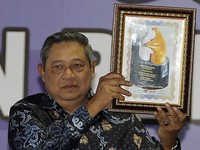 Atas penghargaan ini, SBY menyampaikan terimakasihnya. Saya berterimakasih atas penghargaan sahabat pers. Insya Allah saya akan terus menjadi sahabat pers sampai kapan juga, ujarnya. Abror Rizki/Setpres.