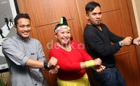 Gilang Dirga, Atun Kenyang, dan Saipul Jamil menjadi host di SKJ (Saatnya Kita Joged). Gus Mun/detikHOT.