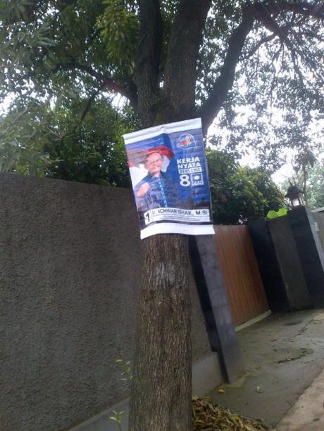 Caleg Penunggu Pohon Bertebaran Merusak Keindahan