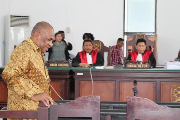 Kasus Korupsi, 3 Pimpinan DPRD Papua Barat Divonis 15 Bulan Bui