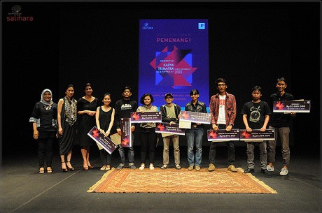 Gunakan Bahan Ramah Lingkungan, Kardus Hingga Limbah Kayu Jati