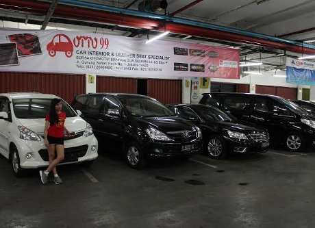 Pedagang Mobkas Mangga Dua Tawarkan Aksesoris