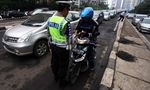 Pemotor Masih Lewati JLNT Tanah Abang