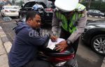 Pemotor Masih Lewati JLNT Tanah Abang