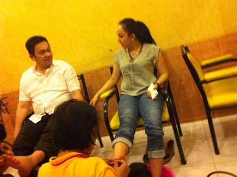 Akrab dengan Regina dan Suami, Farhat: Yang Penting Nggak Tidur Bertiga