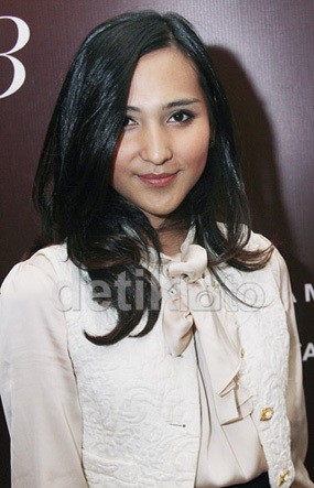 Dena Rachman Masih Mencari Cinta