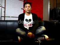 Ariel menjadi salah satu dari empat vokalis yang ikut dalam kolaborasi amal lewat lagu 'Esok Kan Bahagia'.