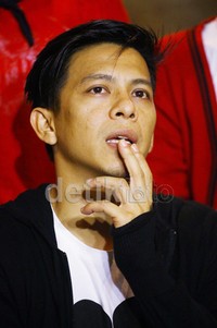 Mau ikutan di lagu ini karena maksud dan tujuannya baik banyak juga manfaatnya, ujarnya.