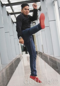 Pose bak pesilat ala Saipul Jamil. Gus Mun/detikHOT.