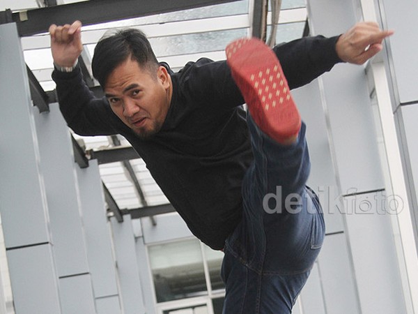 Ciaaat! Tendangan Saipul Jamil