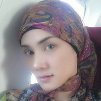     Mulan juga tak segan memamerkan wajahnya dengan make-up yang tipis. (Instagram)