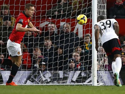 Tandukan Darren Bent Buyarkan Kemenangan MU