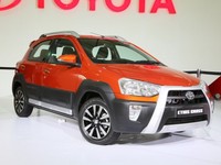 Model ini memang bukan model biasa melainkan model crossover. Etios Cross saat ini tengah dipamerkan di ajang Auto Expo 2014 New Delhi. (Dok Toyota)