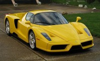 Selain hanya diproduksi secara terbatas yakni 400 unit antara tahun 2002 dan 2004, Ferrari Enzo berkelir kuning ini juga baru digunakan sejauh 6.125 km dan baru dimiliki oleh 2 orang yang berbeda. (Elms Collection)