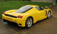 Ferrari Enzo yang dijual ini merupakan rakitan periode 5 juni tahun 2003 yang dipersenjatai mesin 6.0-liter V12 yang mampu menendang tenaga hingga 651 hp pada 7.800 rpm dan torsi 657 Nm. (Elms Collection)