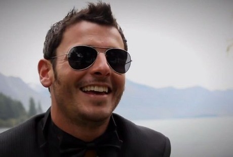 Asyik Berselancar, Kaki Pria Ini Digigit Hiu Hingga Alami Perdarahan Hebat