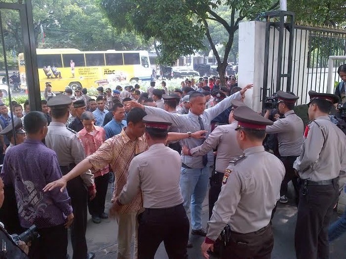 Simulasi Pengamanan Pemilu di KPU, Jl Imam Bonjol Lancar Tak Ditutup