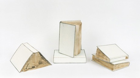 Patung Yang Terlihat Seperti Lukisan